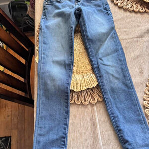 Light blue skinny jeans #skinnyjeans
Size 8 kids